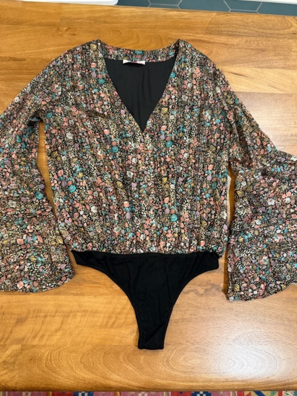Buddy Love Floral Multicolor w/ Flared Long-Sleeve V-Neck Bodysuit Size Small